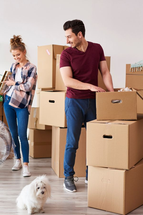 image of a couple packing their belongings for storage